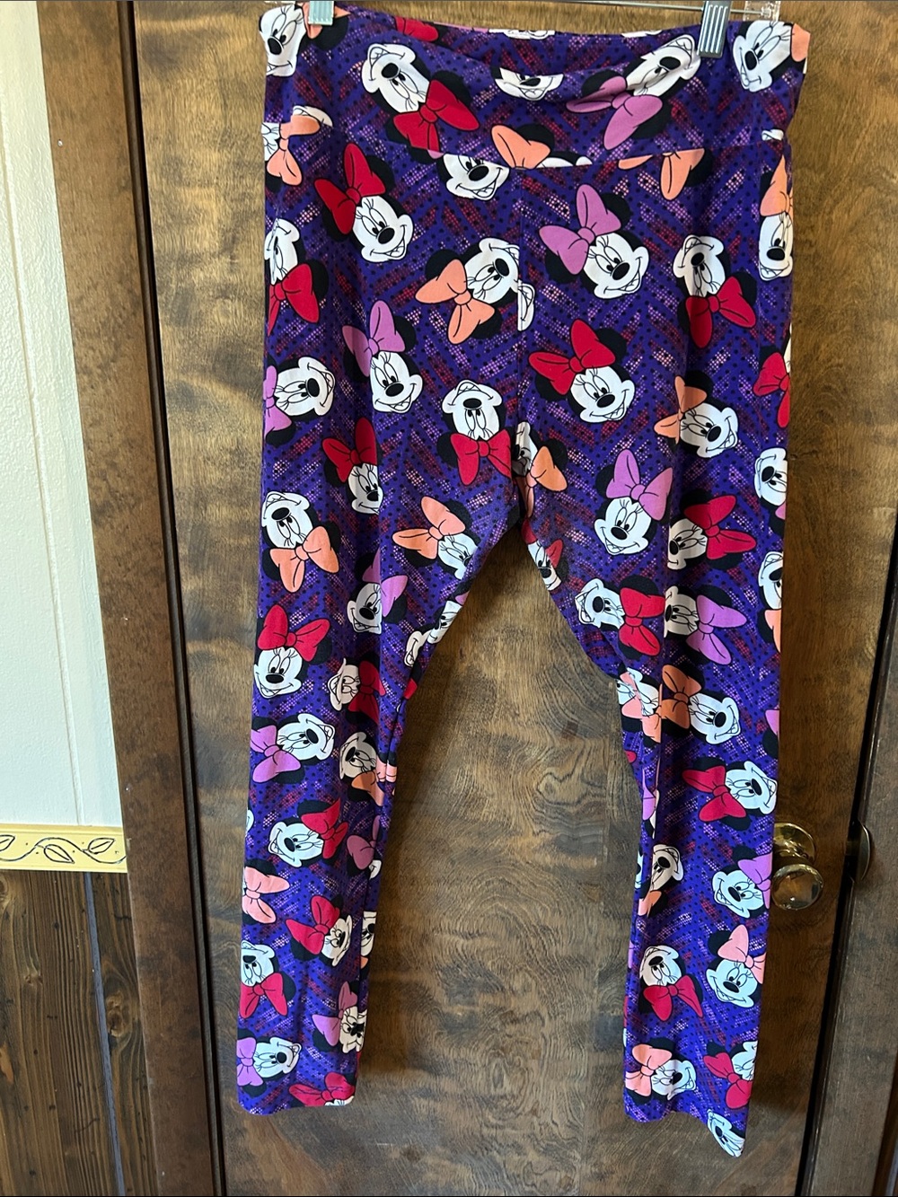 LulaRoe Minnie Mouse Purple Bow Print Leggings tall & Curvy 12-18